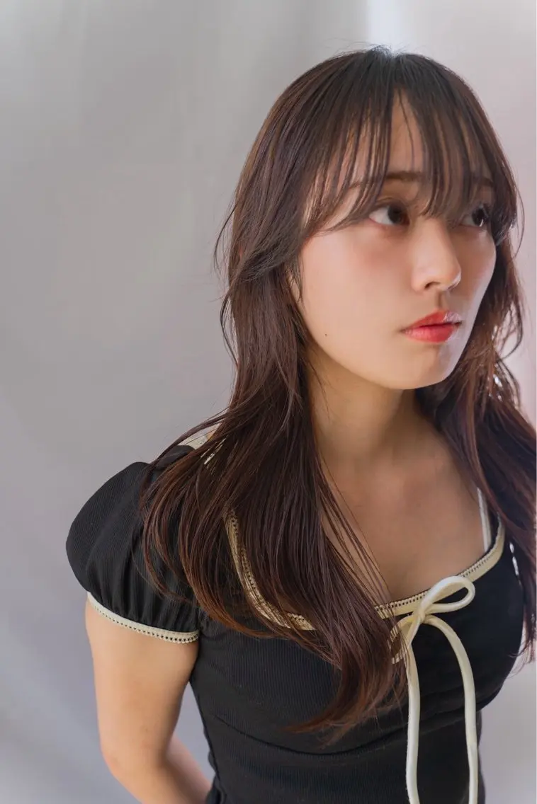 ロング ヘアカラー 赤嶺 雅姫のヘアスタイル