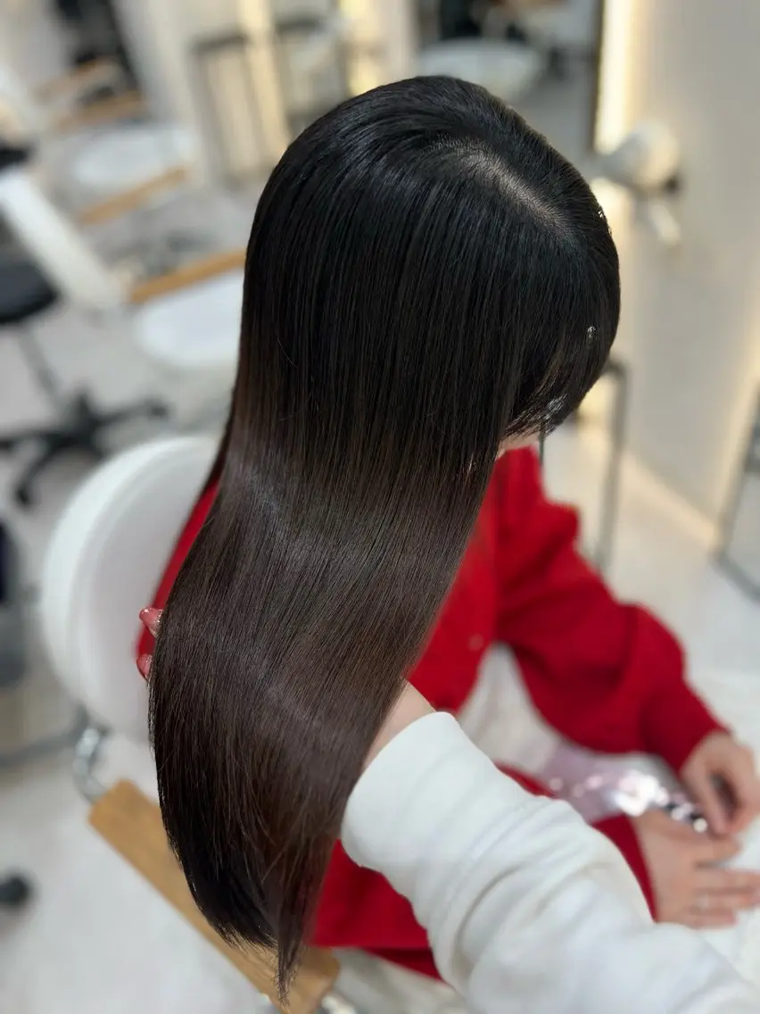 ロング Zina aimiのヘアスタイル