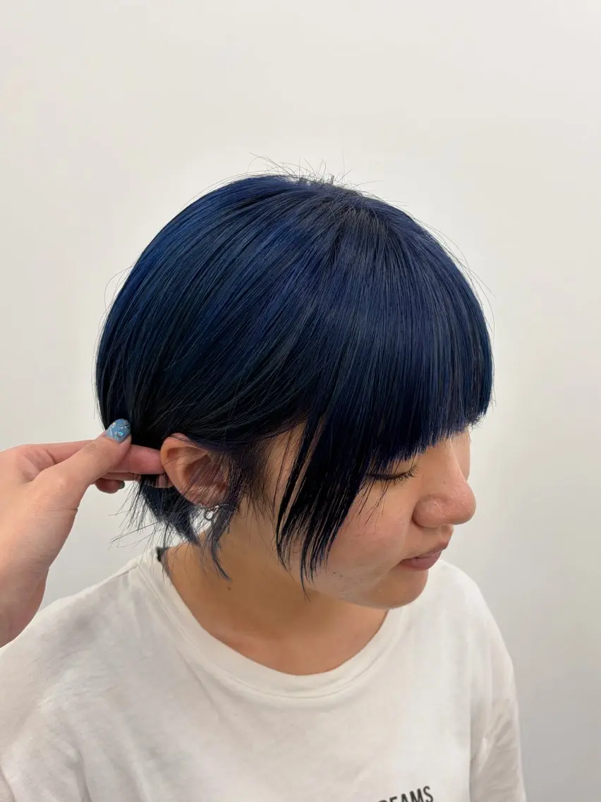 カラー 黒髪 ブリーチ ブルーカラー ブルーブラック ネイビーカラー ヘアカラー 淺野 里音のヘアスタイル