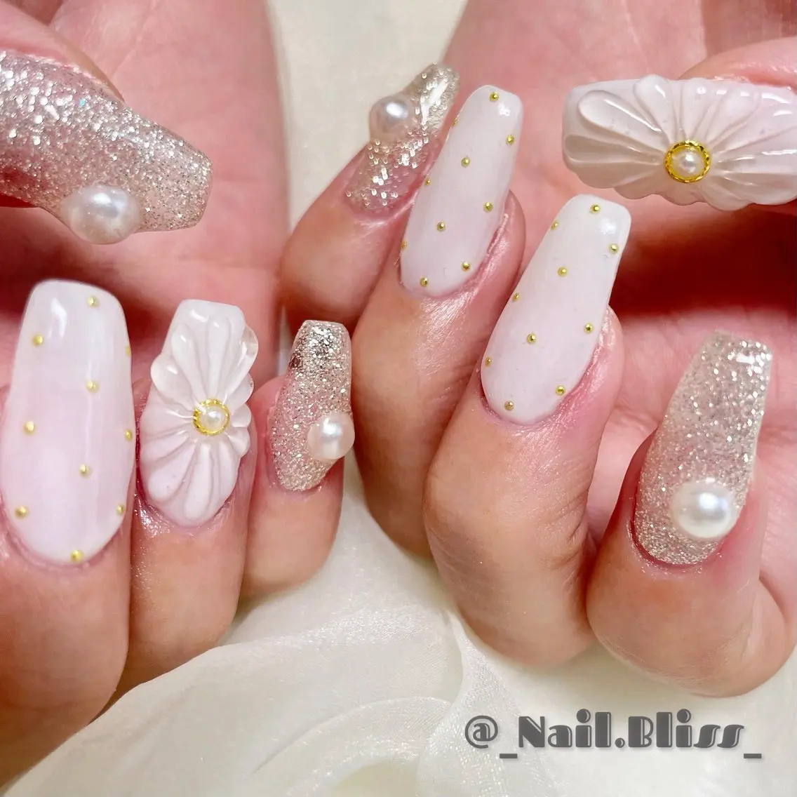 ネイル ドット フラワーネイル ガーリー ぷっくりネイル ハンドネイル NAIL BLISSのネイルデザイン