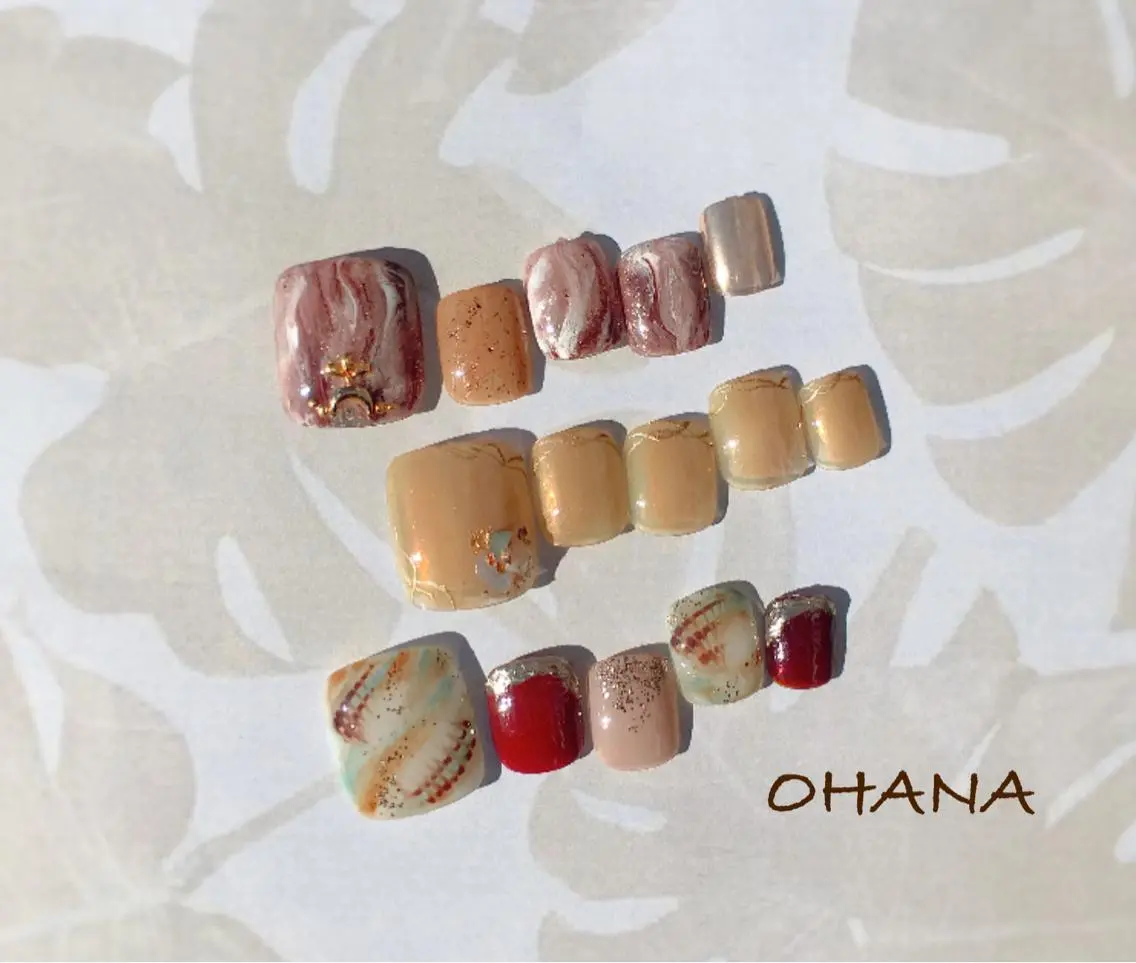 ネイル べっ甲ネイル フットネイル ラメ(グリッター) ラメグラデーション マグネットネイル nailroom OHANA🌴のネイルデザイン