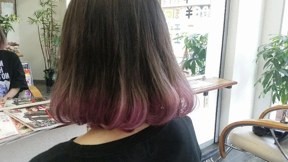 ミディアム カラー ヘアアレンジ グラデーションカラー パープルカラー ボブ 芝 幸大のヘアスタイル