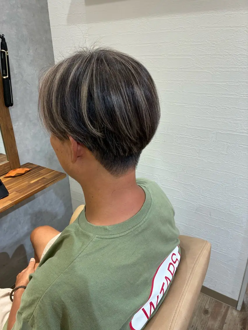 ショート カラー ハイライトカラー ハイライト カット ヘアカラー 金田 拓也のヘアスタイル