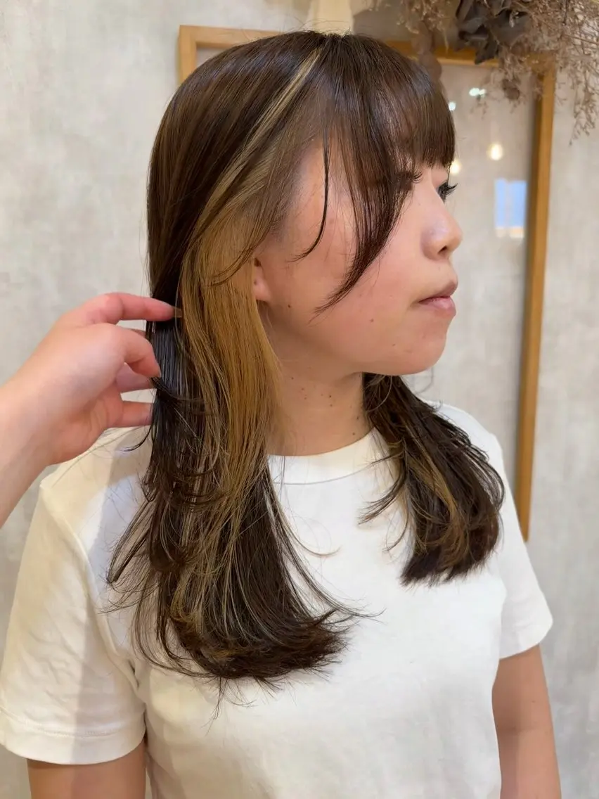 ロング カラー 佐々木 彩羽のヘアスタイル