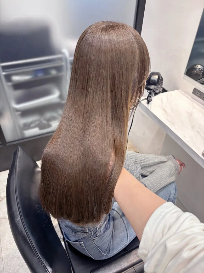 ロング カラー ベージュカラー ブリーチ 透明感カラー ブリーチなしカラー オリーブベージュ ヘアカラー レイヤー/顔周り /AKARIのヘアスタイル