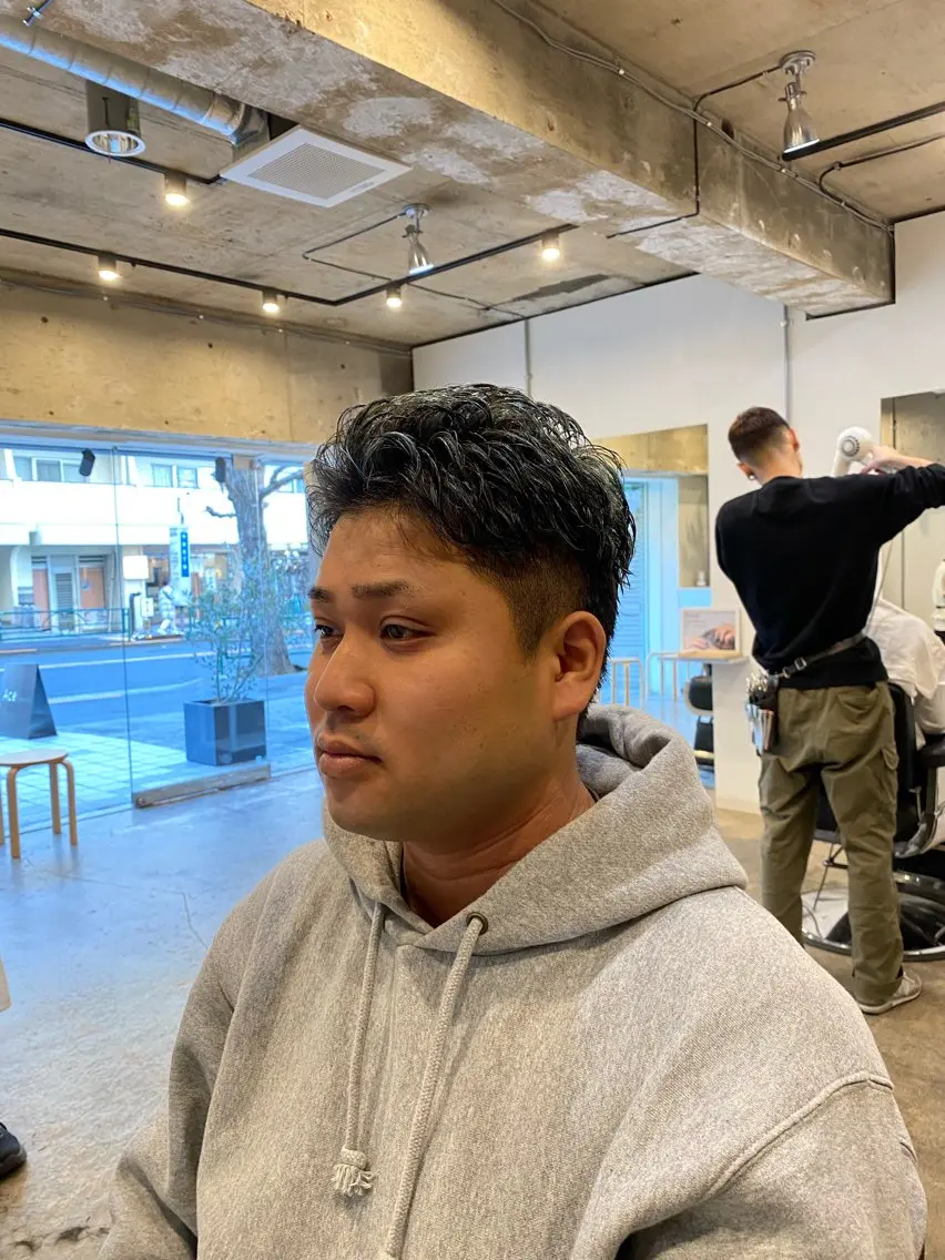 カラー メンズ メンズメッシュ ブルーカラー メッシュ 💈メンズカット 中野💈志賀 隼樹のヘアスタイル
