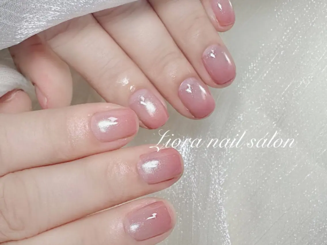 ネイル フレンチネイル ジェルネイル ガーリー グラデーション キラキラネイル ハンドネイル JUN Lioraネイルのネイルデザイン