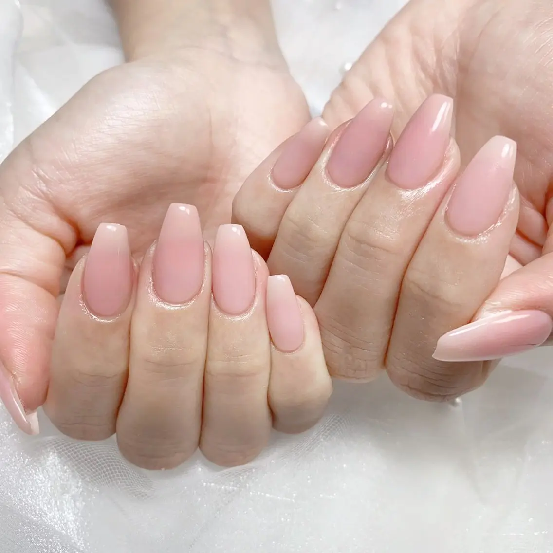 ネイル アートネイル オーロラネイル ガーリー キラキラネイル 韓国ネイル ハンドネイル Nail salon 木にいるのネイルデザイン