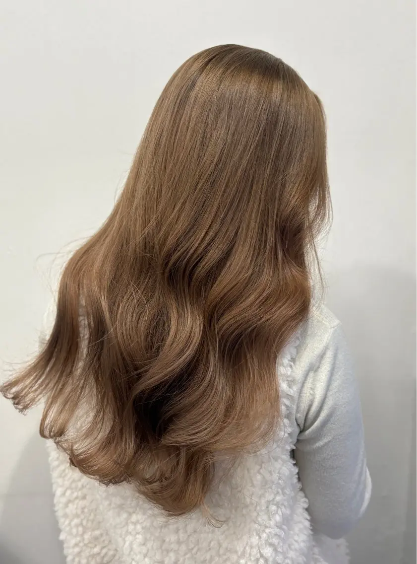 ロング カラー ベージュカラー ミルクティーベージュ 京都駅/透明感カラー 🖤sakiのヘアスタイル