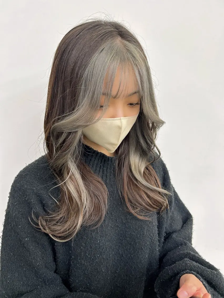 ロング カラー ミストバング  フェイスフレーミング シルバー noa  🦋 ブリーチ/暖色のヘアスタイル