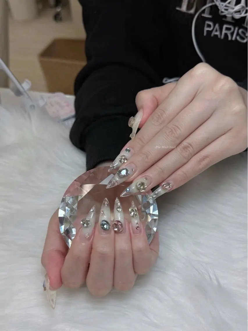 ネイル ハンドネイル HANA 長さだしのネイルデザイン