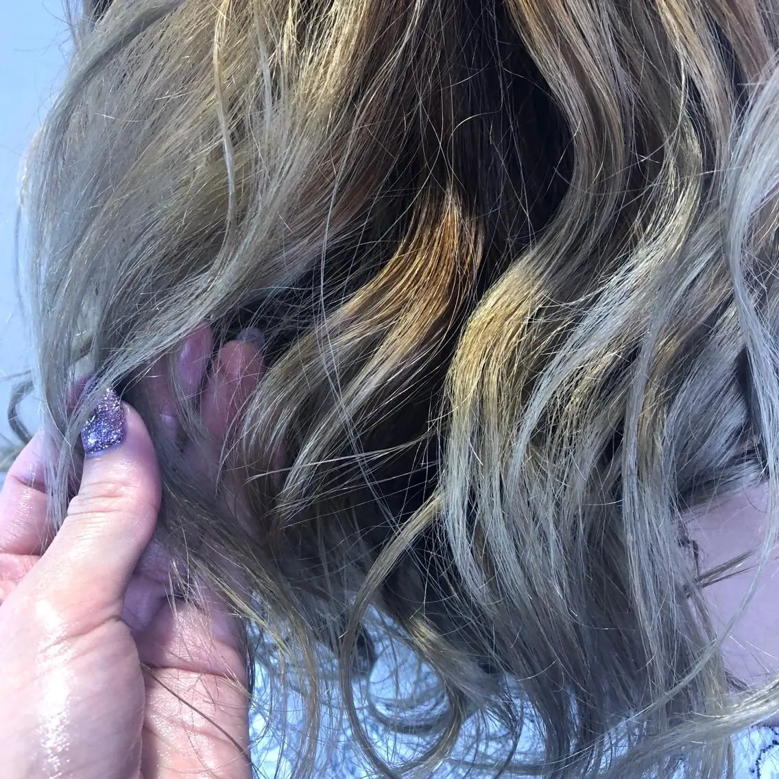ロング カラー アッシュ ホワイトアッシュ 小顔レイヤー/ ベージュ🤍Rieのヘアスタイル