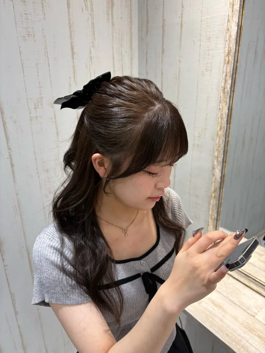 カラー ヘアカラー 岡田 真鈴のヘアスタイル