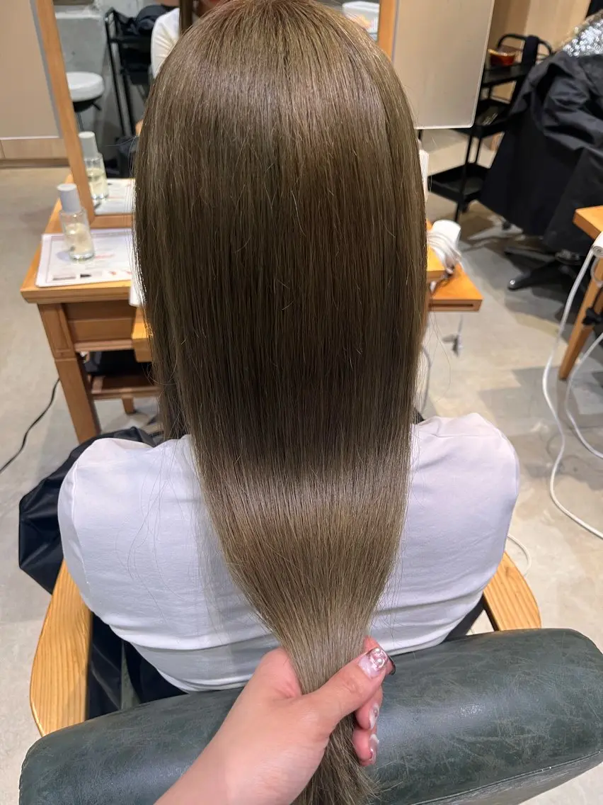 セミロング カラー 透明感カラー グレージュ カット トリートメント オタク美容師🛍/ 酸性ストレート/艶髪のヘアスタイル