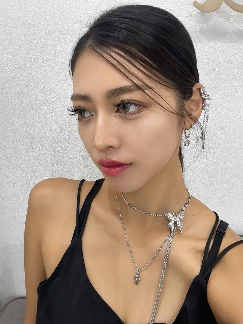 ロング ヘアアレンジ ワンホンヘア 🦋韓国hair🦋 エクステ店長sakiのヘアスタイル