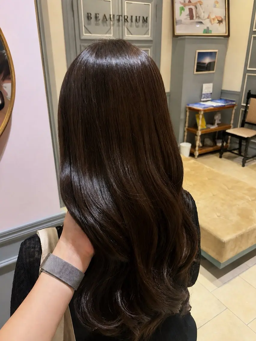 ロング カラー 小西 莉央のヘアスタイル