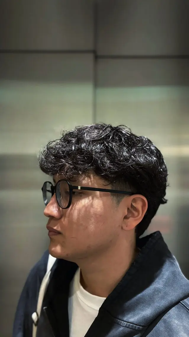 ミディアム ミヤシタ キョウゴのヘアスタイル