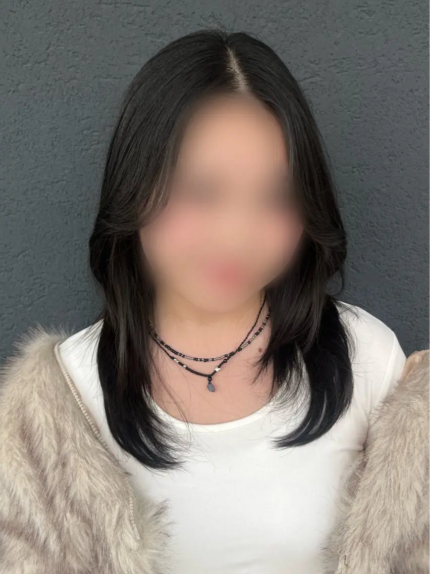セミロング くびれヘア レイヤーカット カット ウルフカット レイヤーカットのヘアスタイル