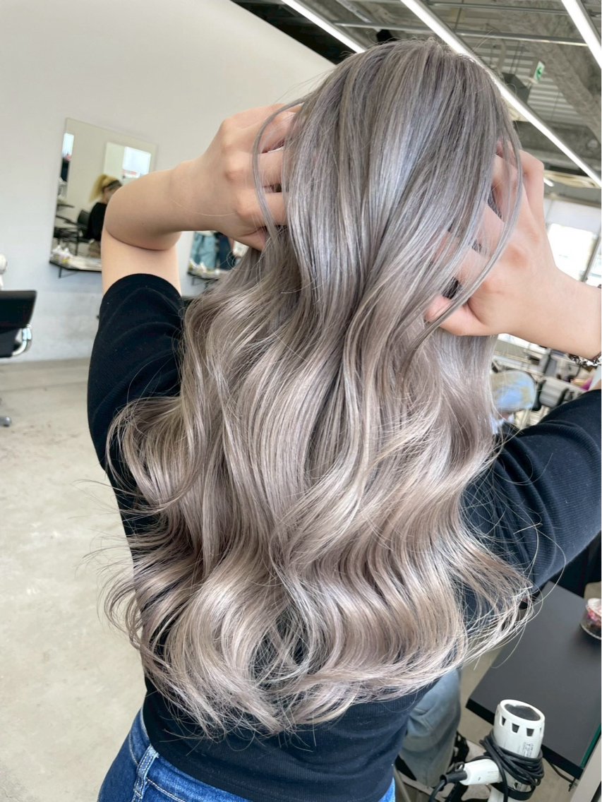 ロング カラー ブリーチ グレージュ ハイトーンカラー カット ヘアカラー 髙木 利央のヘアスタイル