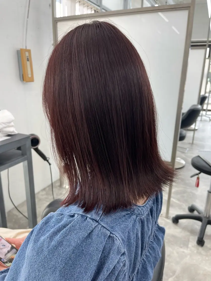 ミディアム ヘアカラー 縮毛矯正🐼暖色 根本侑季のヘアスタイル