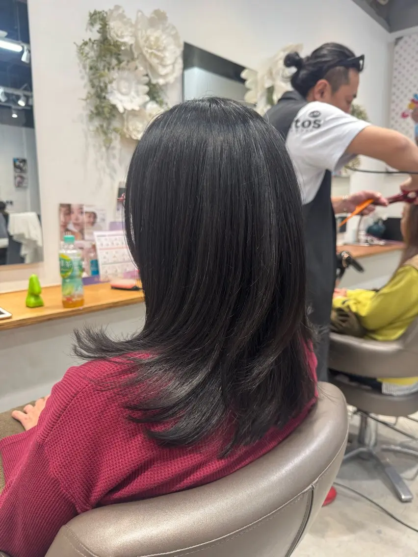 セミロング レイヤーカット Shiho 🦋 /透明感カラーのヘアスタイル