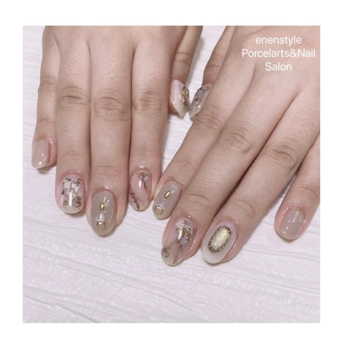 ミディアム ネイル ハンドネイル 🐾enen style 🐾のネイルデザイン
