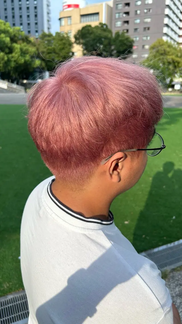 カラー メンズ メンズブリーチ ブリーチ ブロンド ピンクカラー カット ヘアカラー トリートメント 有働由良／ハイトーン ／韓国メンズヘアのヘアスタイル