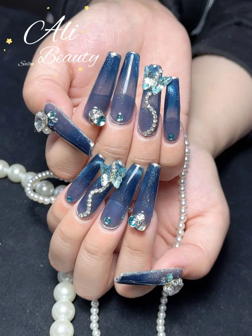 チップ長さ出し デザイン💅 初回ジェルオフ込み 再来当店ジェルオフ込み 他店オフ500円 長さだしオフ1500円の写真