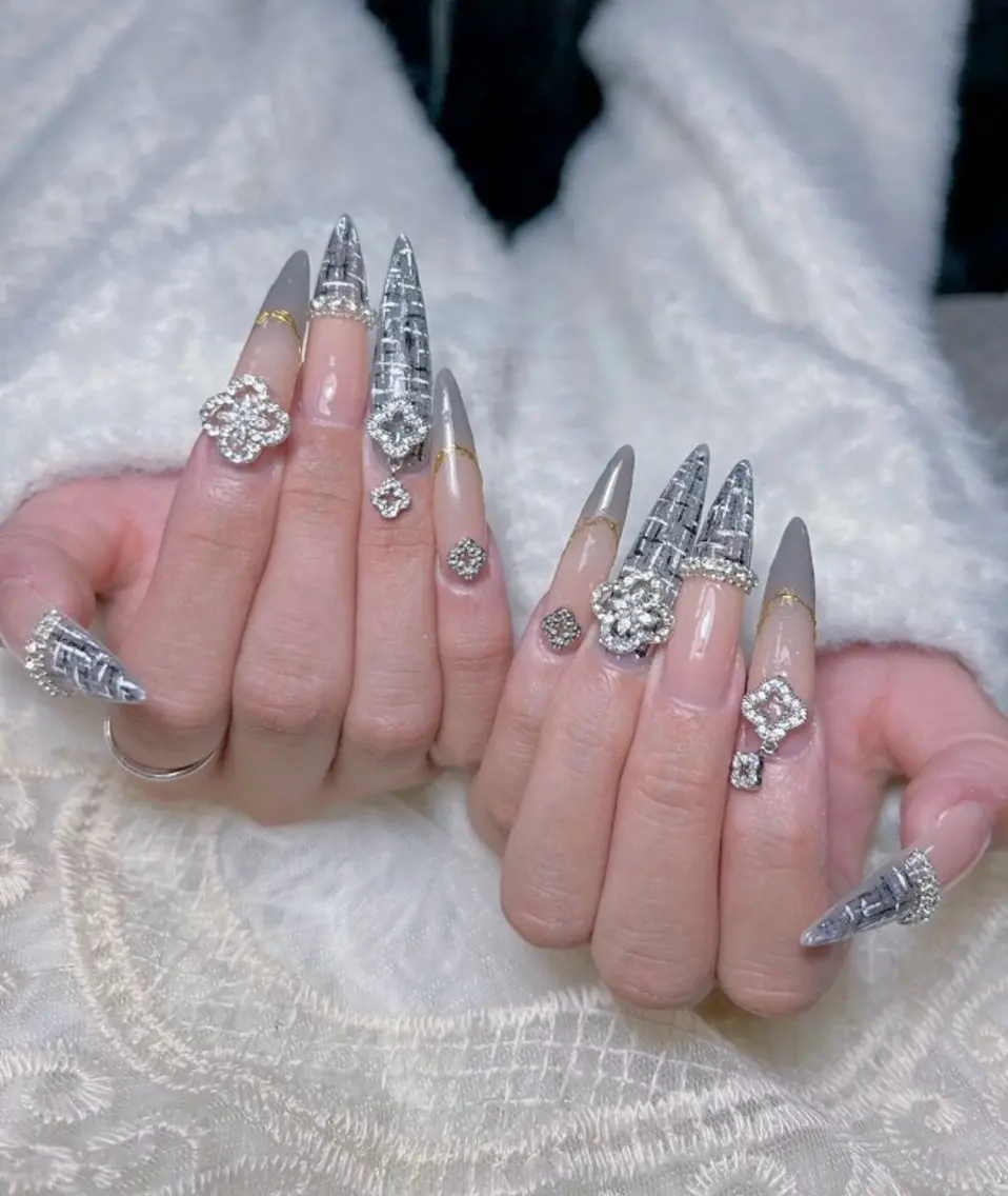 ネイル アートネイル ボルドー フレンチネイル ジェルネイル 氷ネイル・うるうるネイル ハンドネイル Julie NailSalonのネイルデザイン
