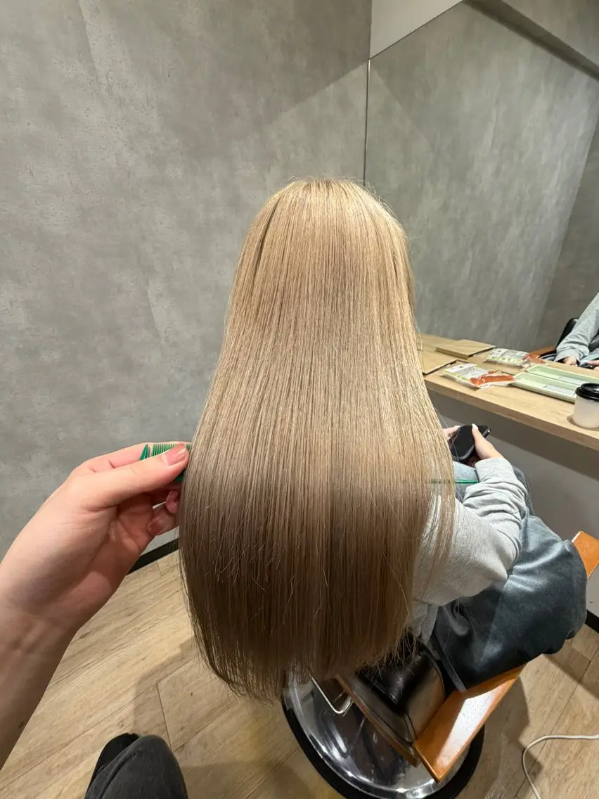 ✨【透明感MAX】全頭ケアブリーチ+カラー🫧ツヤ補修ケア剤使用💫の写真