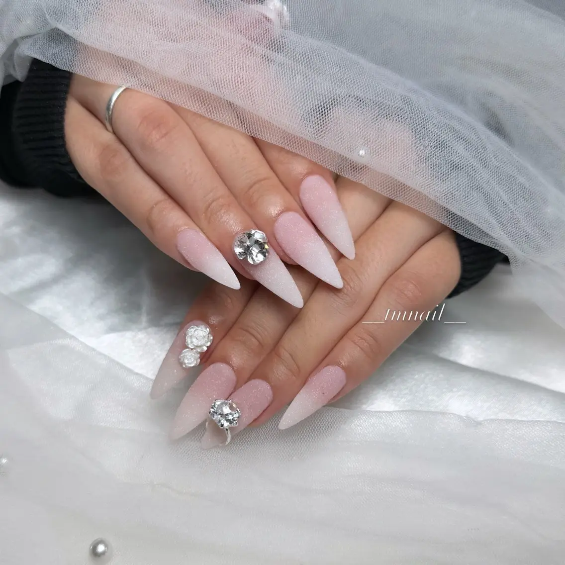 ロング 韓国風ヘア ハンドネイル 💅Tmnail Misoraのネイルデザイン