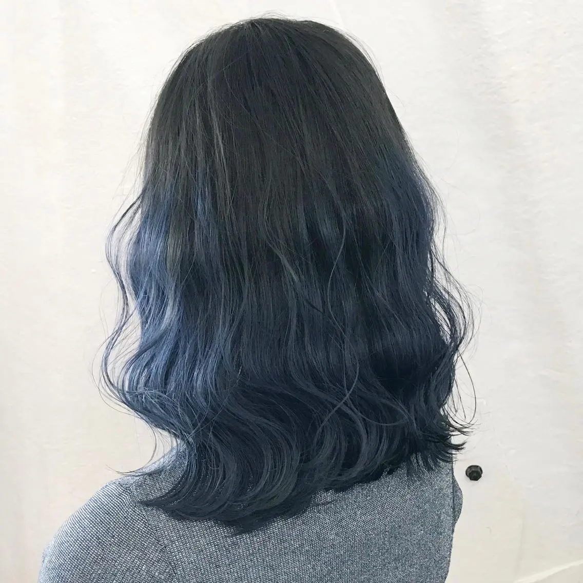 カラー ブリーチ ブルーカラー グラデーションカラー ネイビーカラー K-POP好き美容師 🇰🇷Kai.Yのヘアスタイル