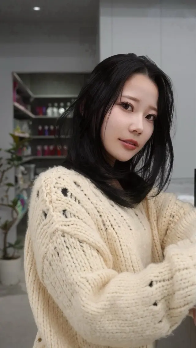ミディアム カラー 黒髪 レイヤーカット カット ヘアカラー M Y Uのヘアスタイル