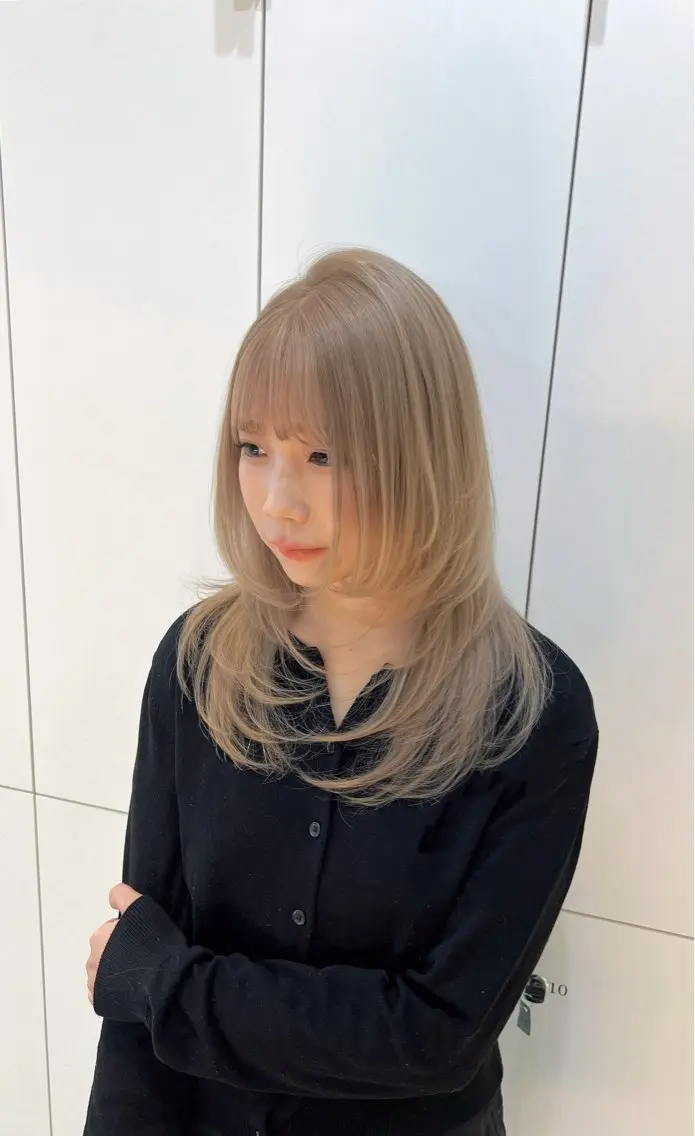 ミディアム カラー 🫧艶ダブルカラー ブリーチ🫧トモヤのヘアスタイル