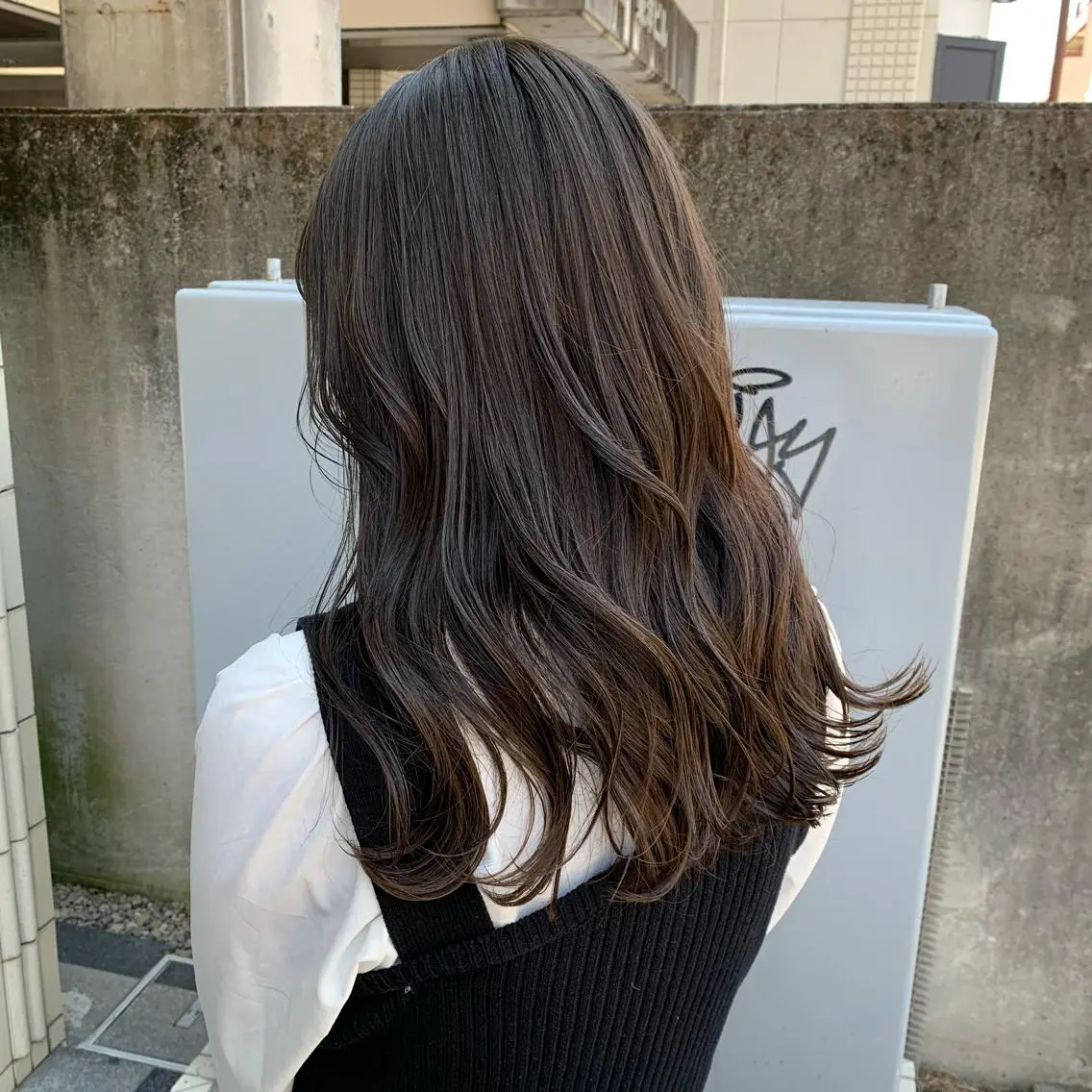 ロング カラー 縮毛矯正 SAKINO ベージュカラーのヘアスタイル