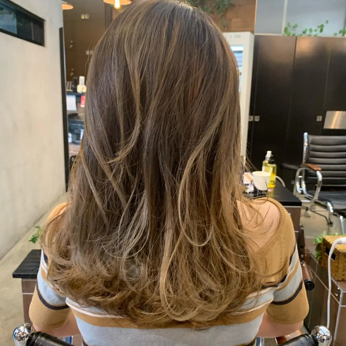 ロング カラー バレイヤージュ ブリーチ レイヤーカット 月200人を担当 💇‍♀️栗林のヘアスタイル