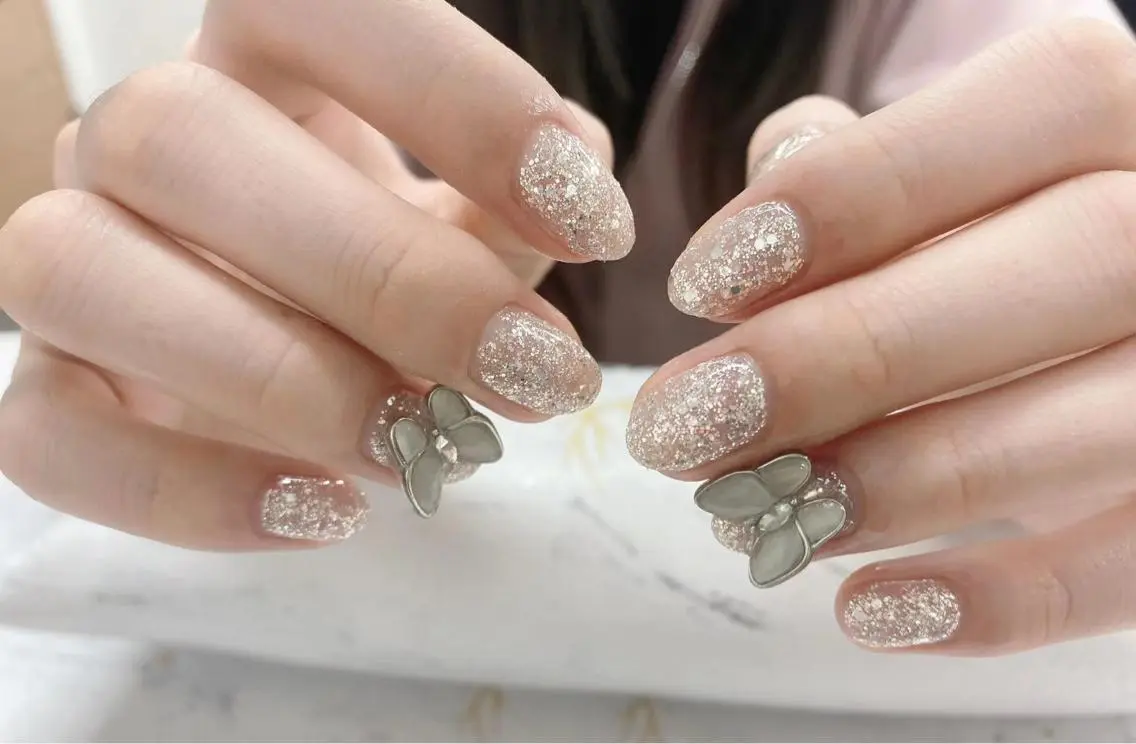 ネイル ハンドネイル Queens ciciのネイルデザイン