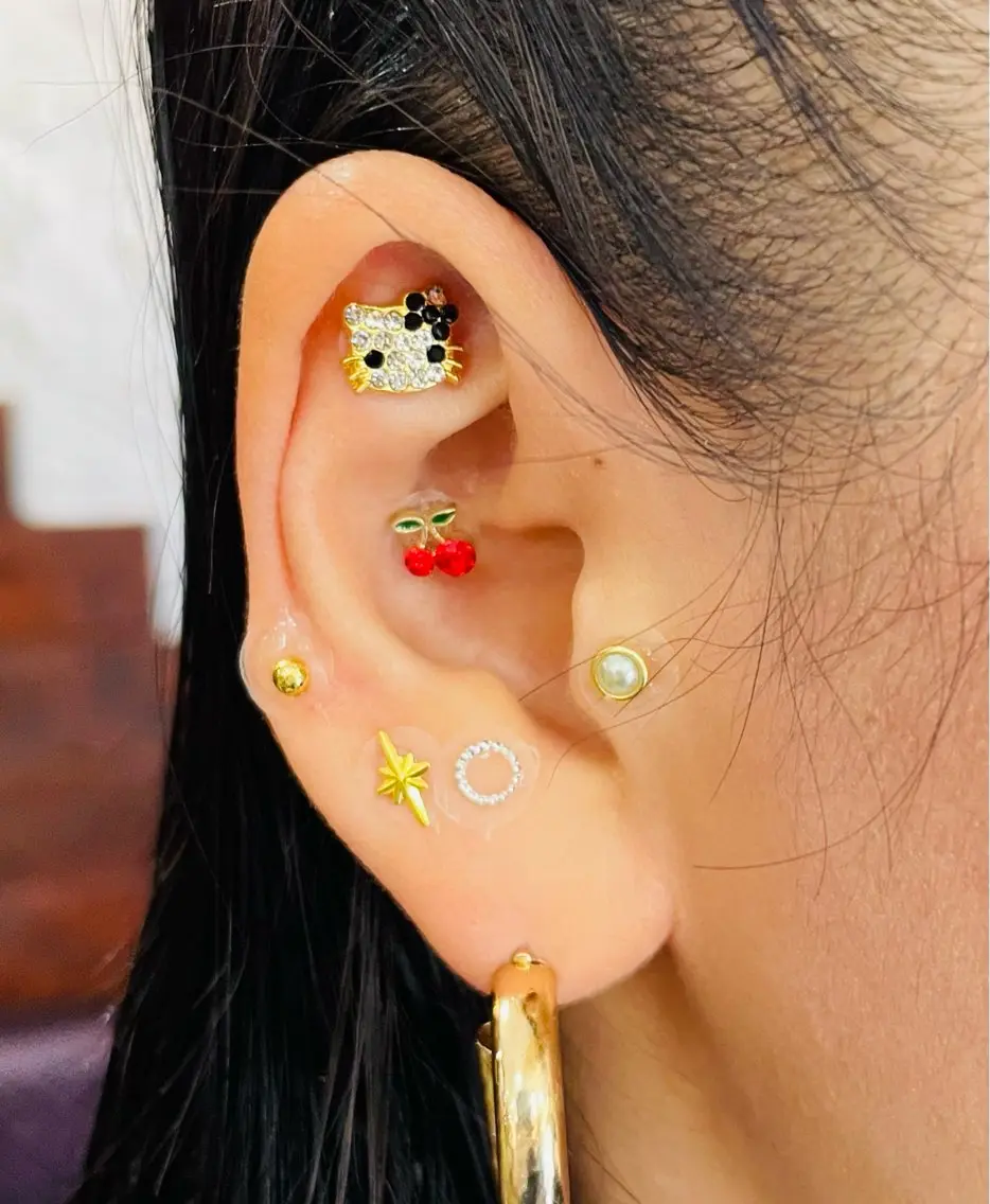 話題の💫耳つぼジュエリー👂💎【12パーツ】選び放題🎀耳マッサージ付🦄の写真