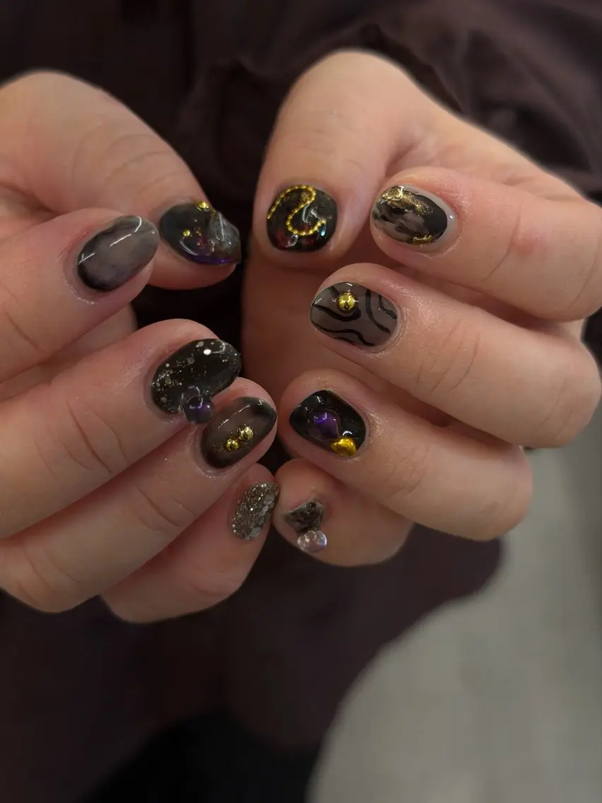 ネイル ジェルネイル ゴールド レース マグネットネイル ニュアンスネイル ハンドネイル ハンドケア Bana_ Nailのネイルデザイン