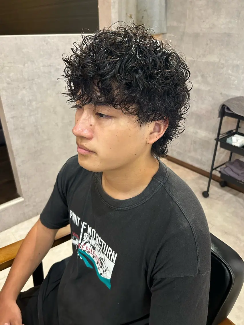 ミディアム パーマ メンズ 勝毛 広貴のヘアスタイル