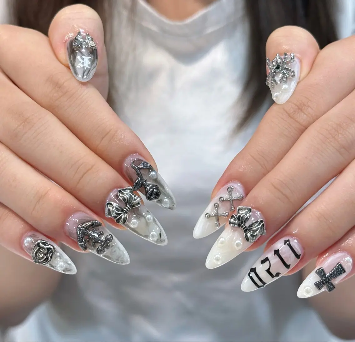 ネイル フレンチネイル ジェルネイル キラキラネイル 韓国ネイル マグネットネイル Julli NailStudioのネイルデザイン