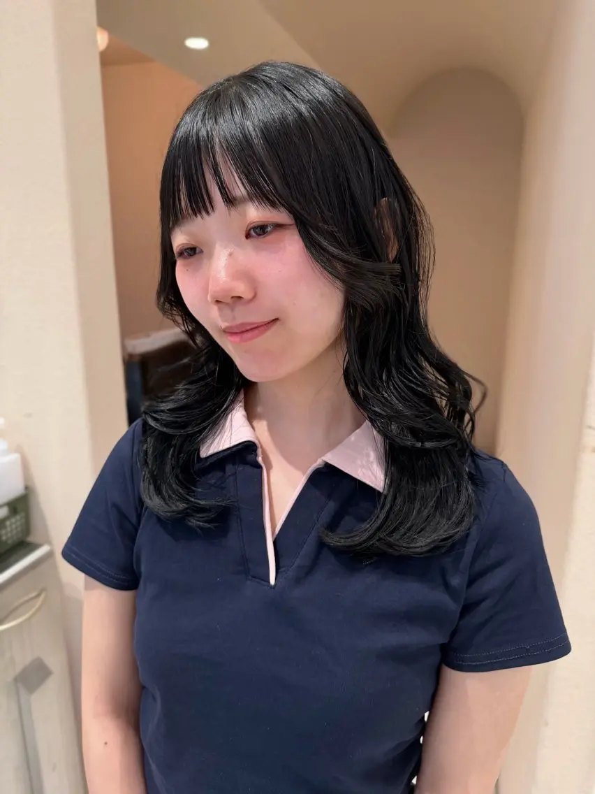 ミディアム カラー 黒髪 ネイビーカラー カット ヘアカラー mika /顔周り レイヤー/メンズのヘアスタイル