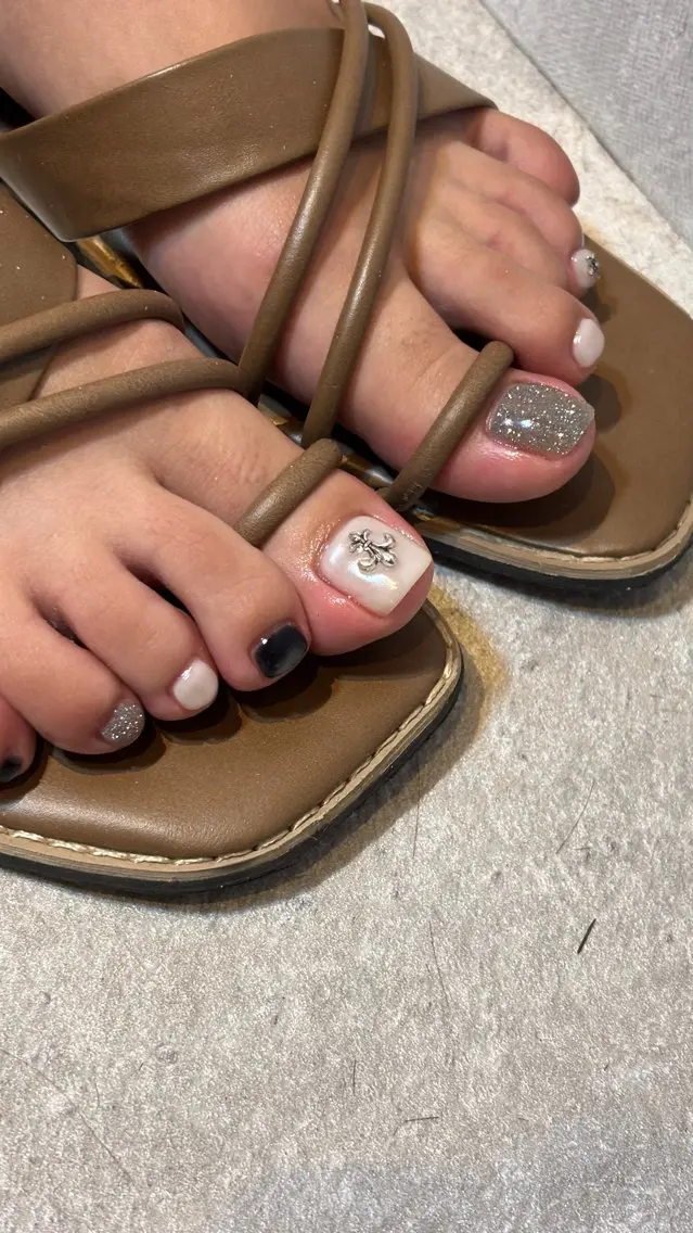 ネイル フットネイル マグネットネイル ニュアンスネイル シンプルネイル Umi Nail /Akariのネイルデザイン