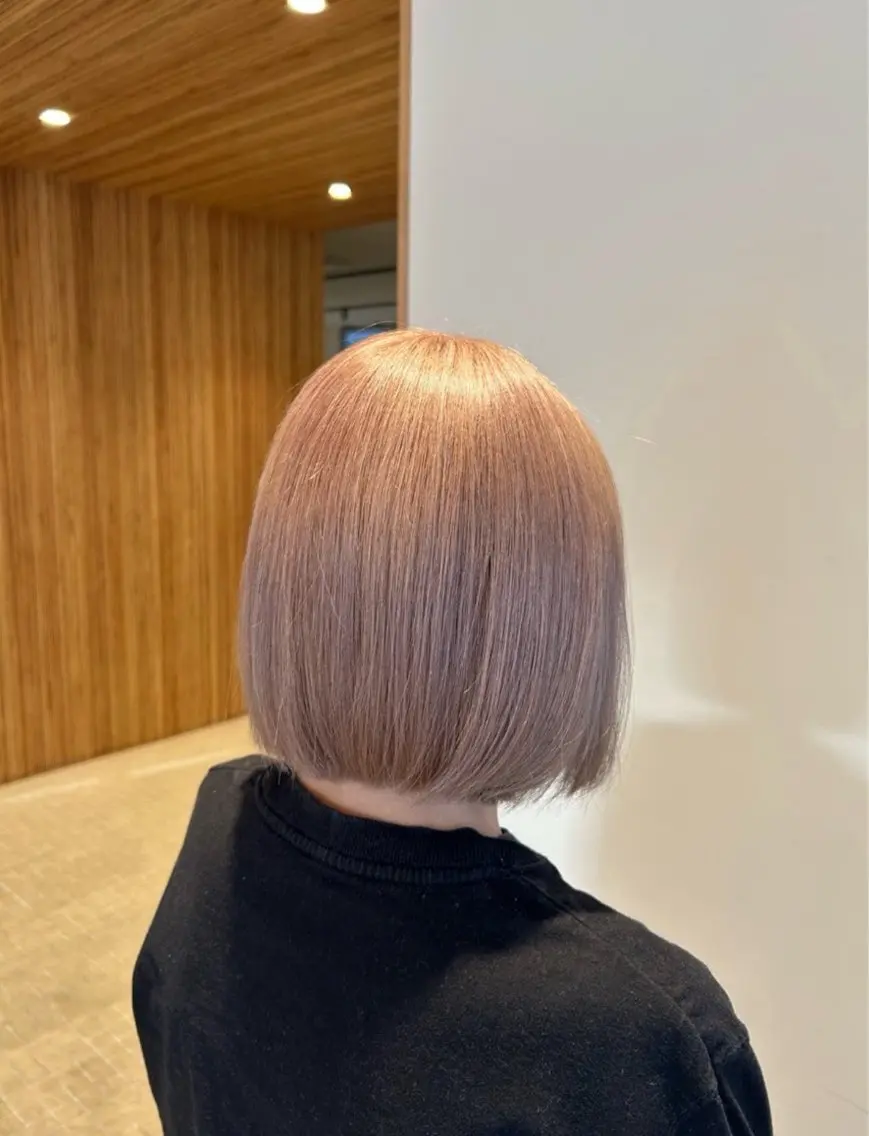 ショート ヘアカラー コシバ アイリ🪽のヘアスタイル