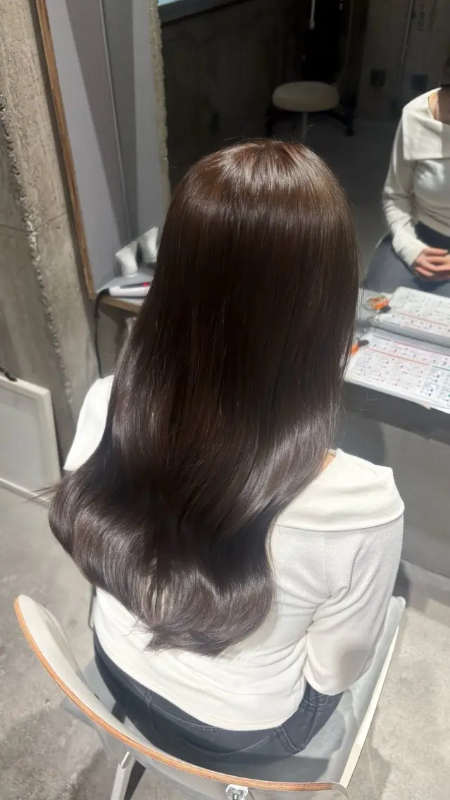 ロング カラー ベージュカラー オリーブベージュ ヘアカラー 安藤 まりのヘアスタイル