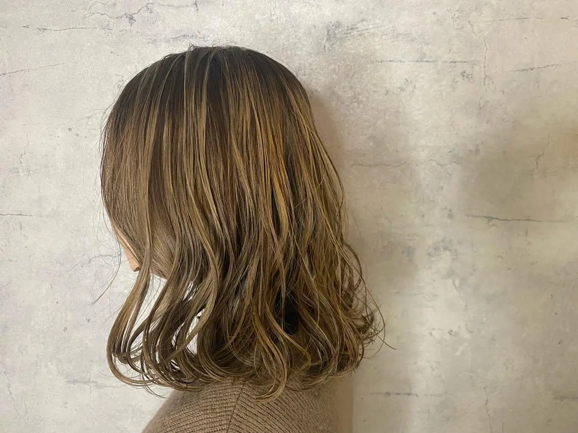 ミディアム レイヤーカット ヘアカラー トリートメント vato バトのヘアスタイル