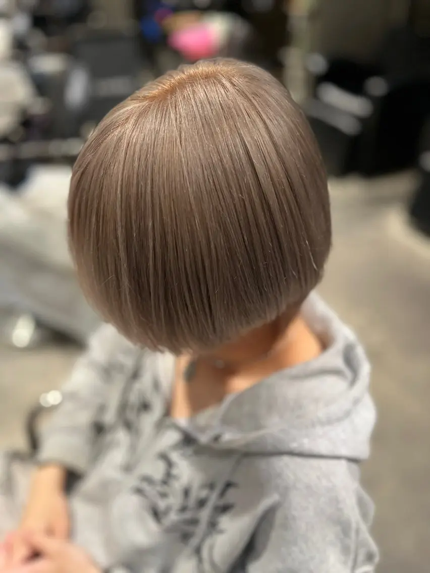 ショート カラー グレージュ ハイトーンカラー ミルクティーグレージュ 🌼かとう なぎさ🌼のヘアスタイル