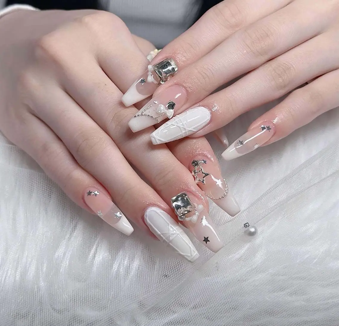 ネイル チークネイル フレンチネイル キラキラネイル 韓国ネイル マグネットネイル ハンドネイル Buruberii hbaby nailのネイルデザイン