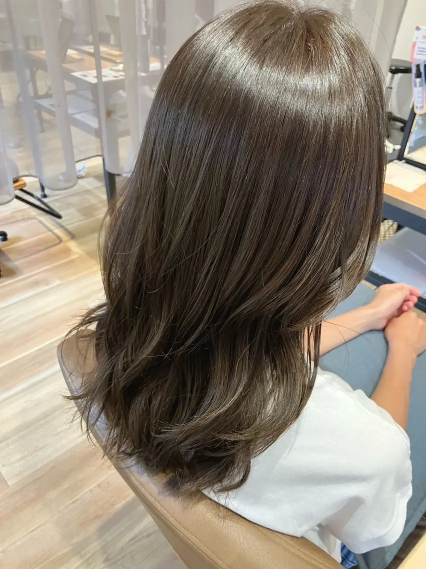 セミロング 横山 麻衣子のヘアスタイル