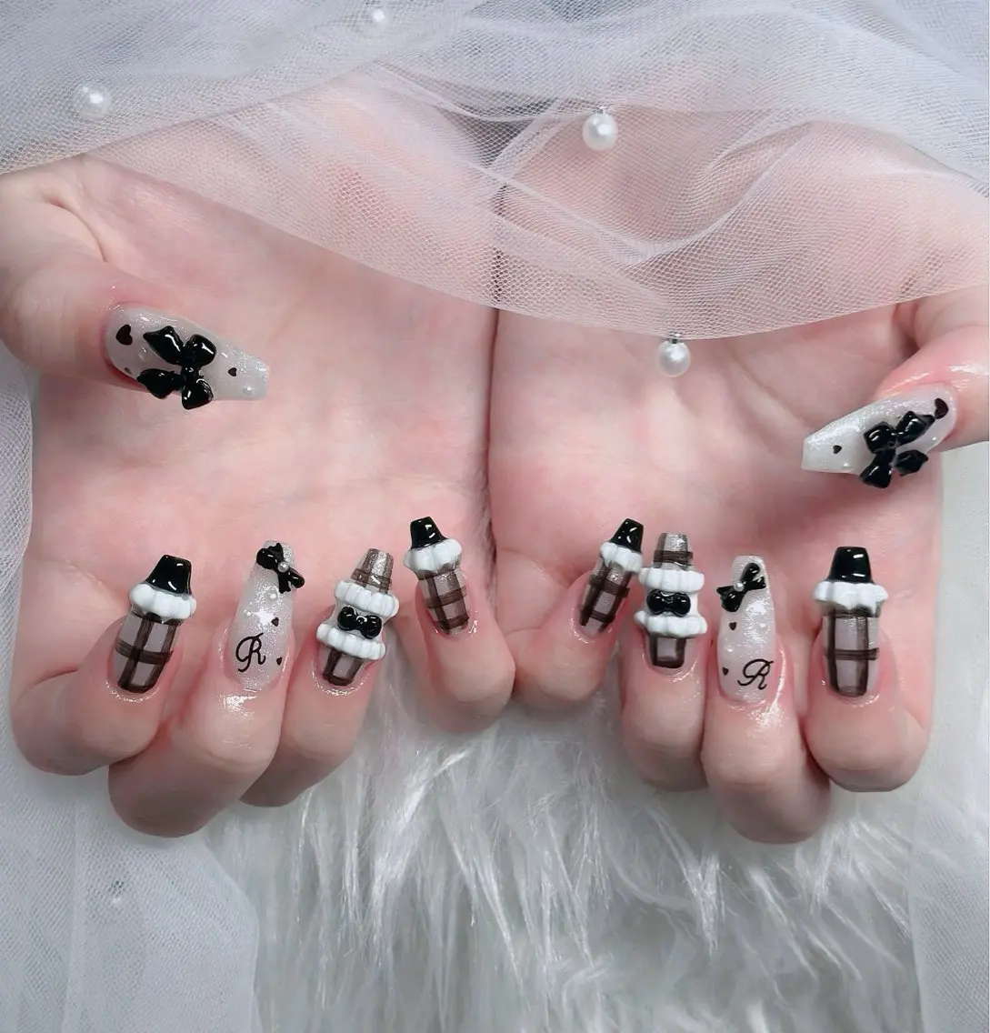 ネイル フレンチネイル ジェルネイル ガラスフレンチ ハロウィン ハート ハンドネイル H.baby Nail Salonのネイルデザイン